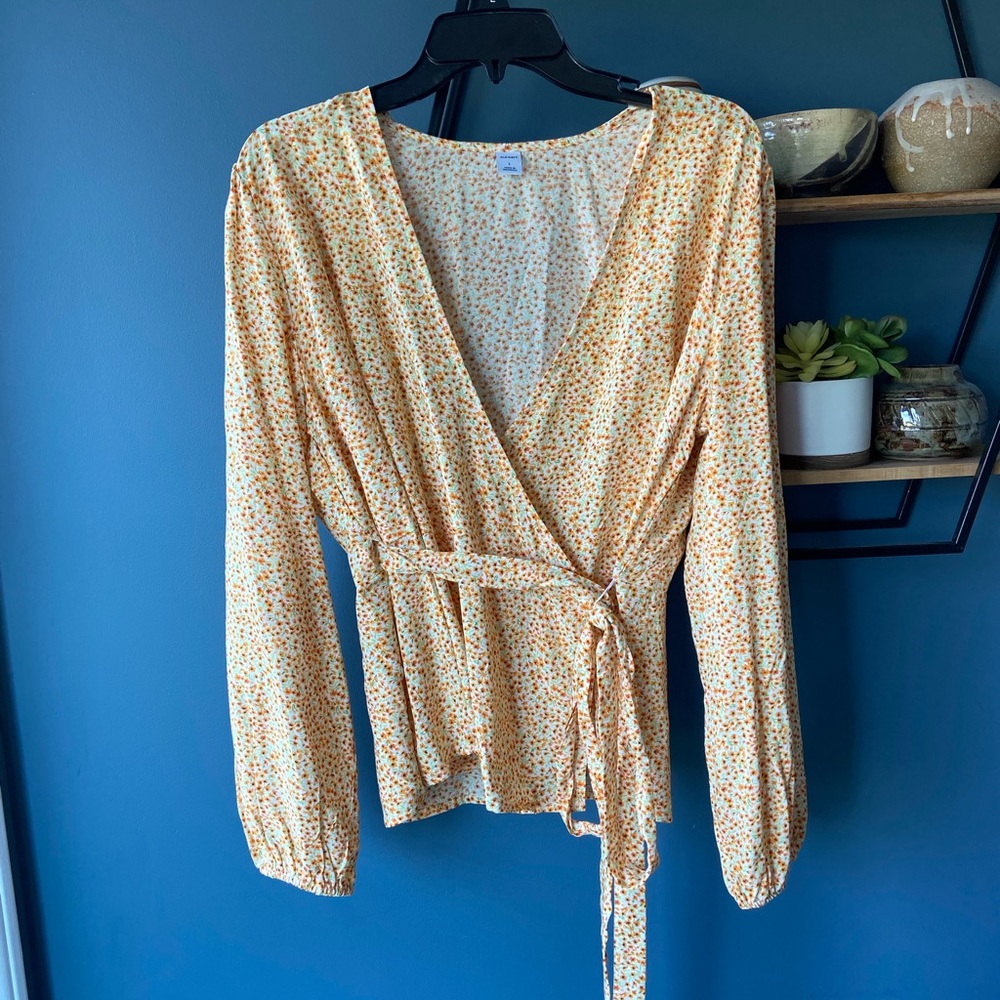 NWOT Old Navy Floral Wrap Top- Size L